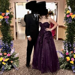 Fifteen Roses brand ball gown, size 4 dress